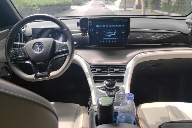 Used BYD Song Pro New Energy 2024 HONOR Edition DM-i 71KM Navigation Model Center Console