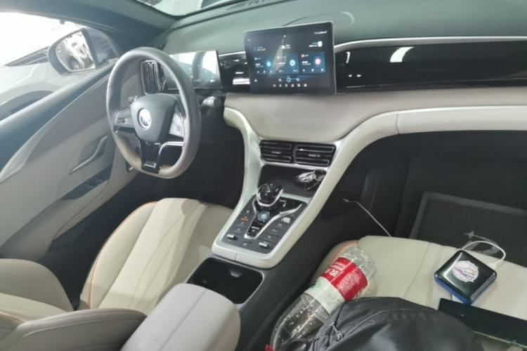 Used BYD Song Pro New Energy 2024 HONOR Edition DM-i 71KM Navigation Model Center Console