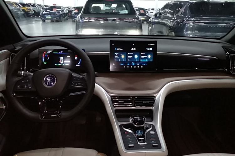 Used BYD Song Pro New Energy 2024 HONOR Edition DM-i 71KM Navigation Model Center Console
