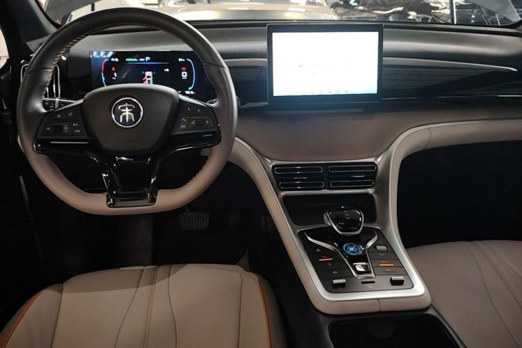 Used BYD Song Pro New Energy 2024 HONOR Edition DM-i 71KM Navigation Model Center Console
