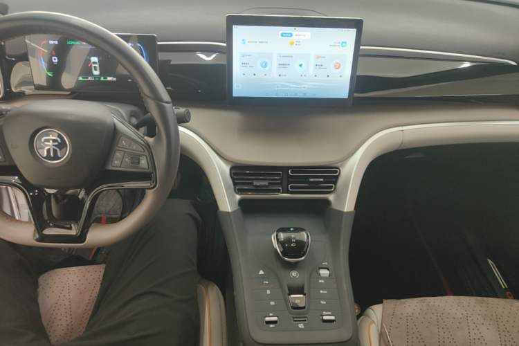 Used BYD Song Pro New Energy 2024 HONOR Edition DM-i 71KM Navigation Model Center Console