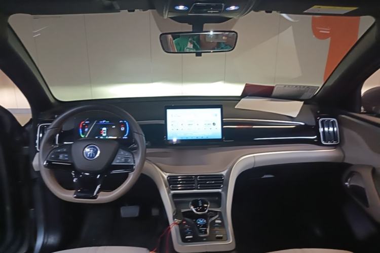 Used BYD Song Pro New Energy 2024 HONOR Edition DM-i 71KM Navigation Model Center Console