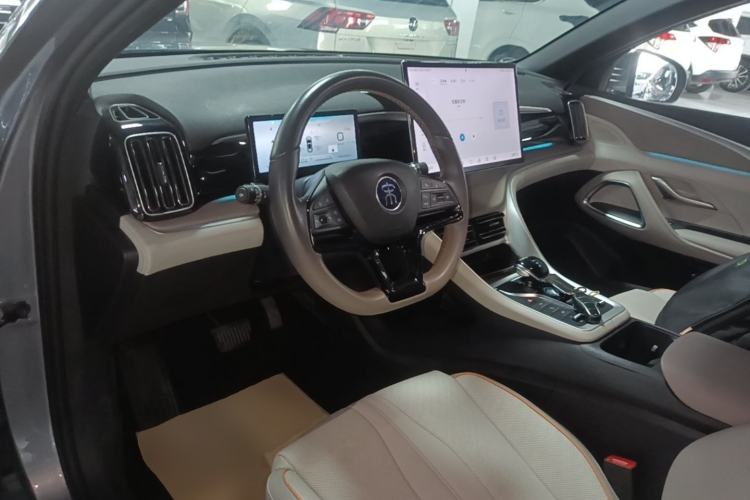 Used BYD Song Pro New Energy 2024 HONOR Edition DM-i 110KM Excellence Model Center Console
