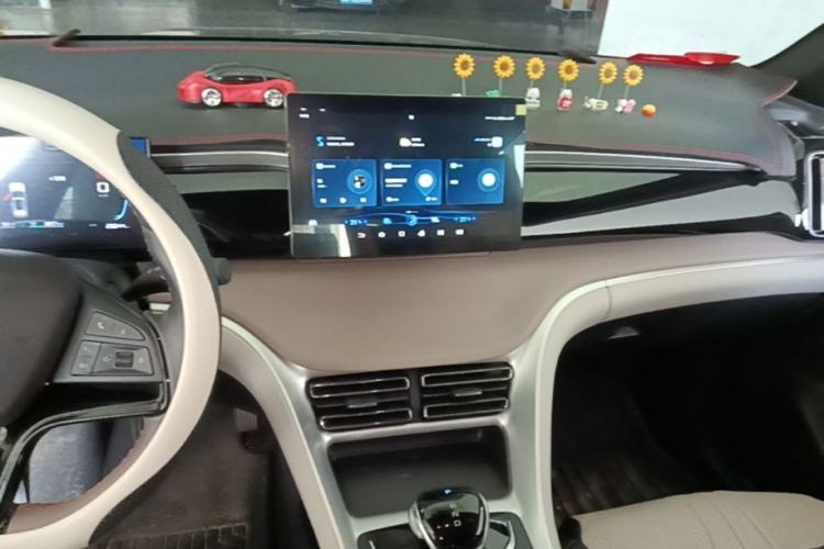 Used BYD Song Pro New Energy 2024 HONOR Edition DM-i 71KM Navigation Model Center Console
