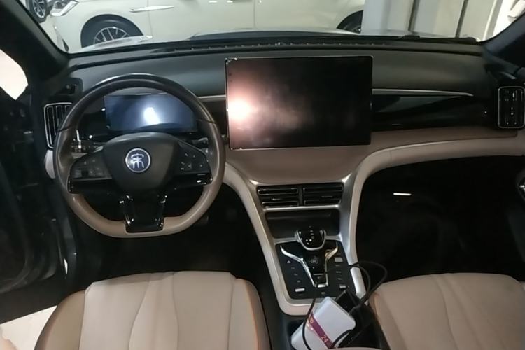 Used BYD Song Pro New Energy 2024 HONOR Edition DM-i 110KM Excellence Model Center Console