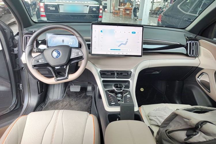Used BYD Song Pro New Energy 2024 HONOR Edition DM-i 110KM Excellence Model Center Console