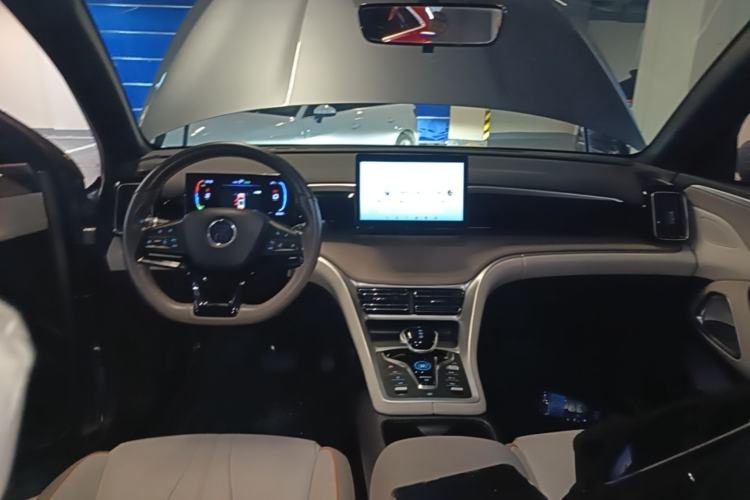 Used BYD Song Pro New Energy 2024 HONOR Edition DM-i 71KM Navigation Model Center Console
