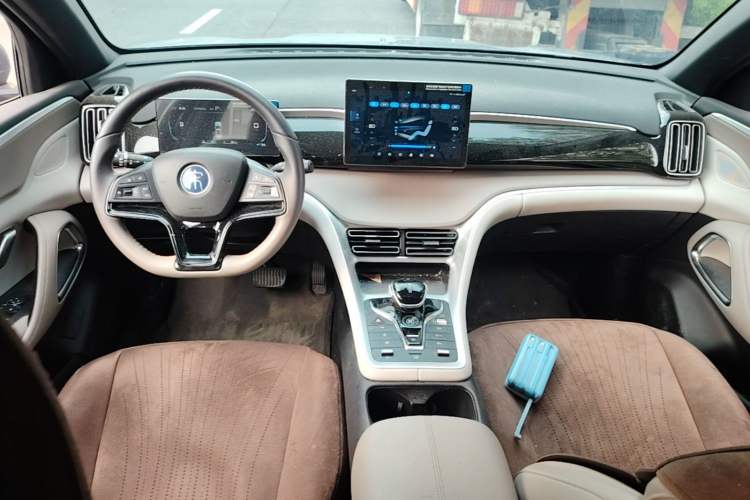 Used BYD Song Pro New Energy 2024 HONOR Edition DM-i 71KM Navigation Model Center Console