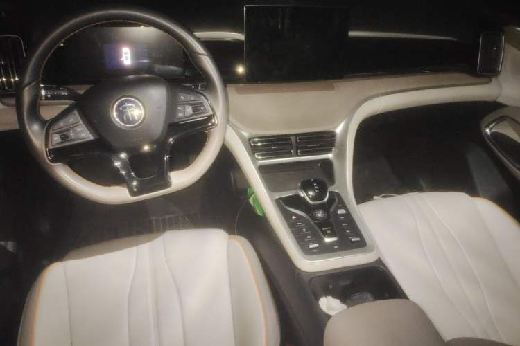 Used BYD Song Pro New Energy 2024 HONOR Edition DM-i 71KM Navigation Model Center Console