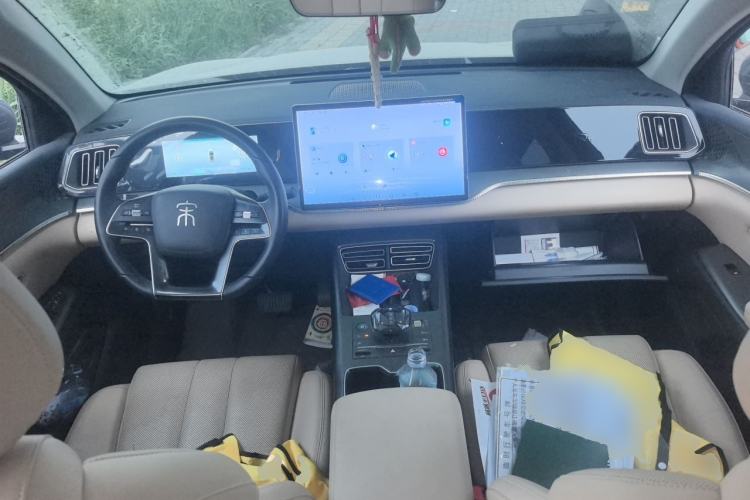 Used BYD Song Pro New Energy 2024 HONOR Edition DM-i 110KM Excellence Model Center Console