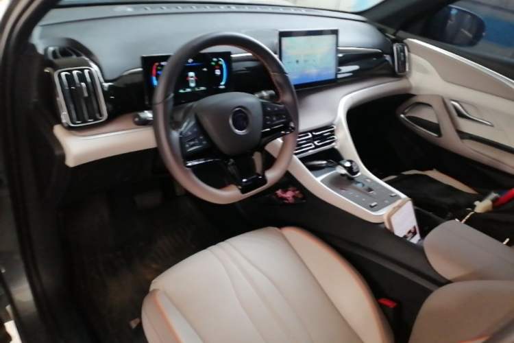 Used BYD Song Pro New Energy 2024 HONOR Edition DM-i 71KM Navigation Model Center Console