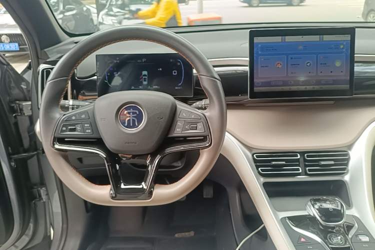 Used BYD Song Pro New Energy 2024 HONOR Edition DM-i 71KM Navigation Model Center Console