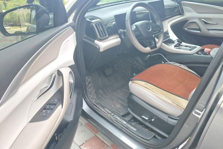 Used BYD Song Pro New Energy 2024 HONOR Edition DM-i 71KM Navigation Model Driver Seat