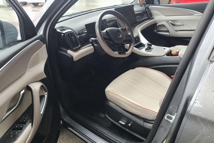Used BYD Song Pro New Energy 2024 HONOR Edition DM-i 71KM Beyond Model Driver Seat