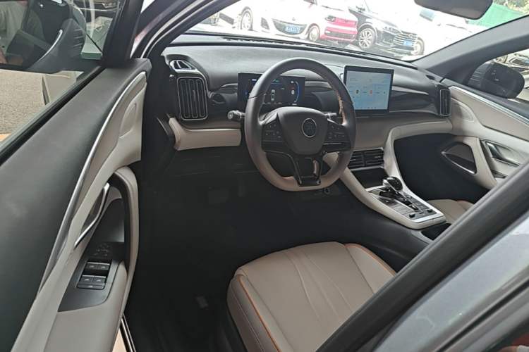 Used BYD Song Pro New Energy 2024 HONOR Edition DM-i 71KM Navigation Model Driver Seat