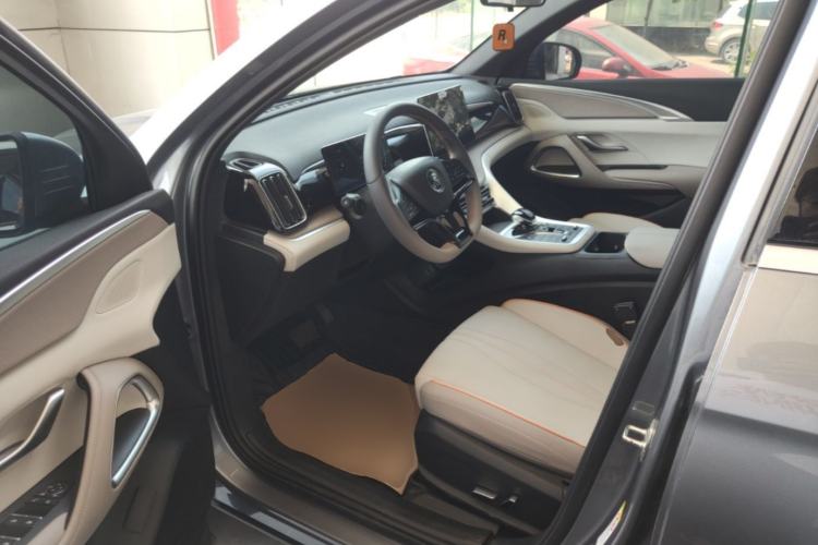 Used BYD Song Pro New Energy 2024 HONOR Edition DM-i 71KM Navigation Model Driver Seat