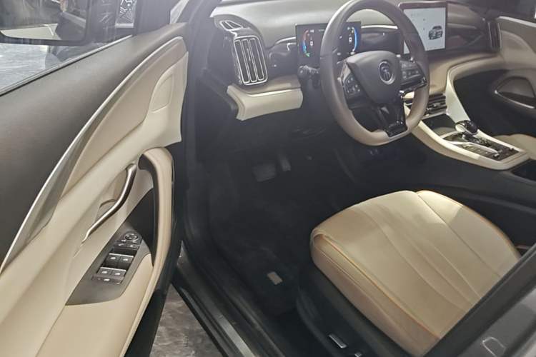 Used BYD Song Pro New Energy 2024 HONOR Edition DM-i 71KM Navigation Model Driver Seat