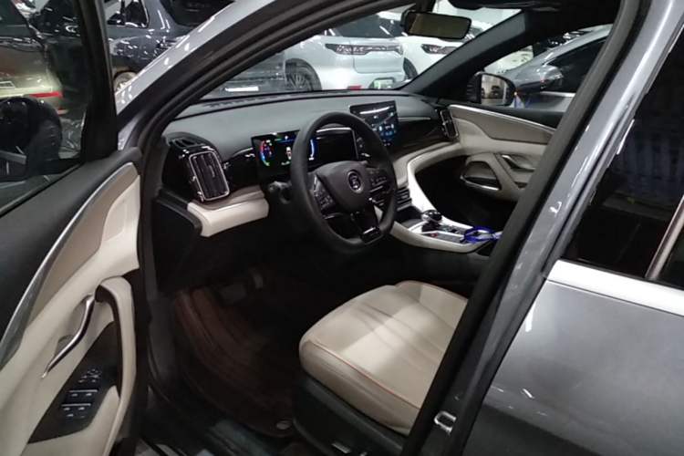 Used BYD Song Pro New Energy 2024 HONOR Edition DM-i 71KM Navigation Model Driver Seat