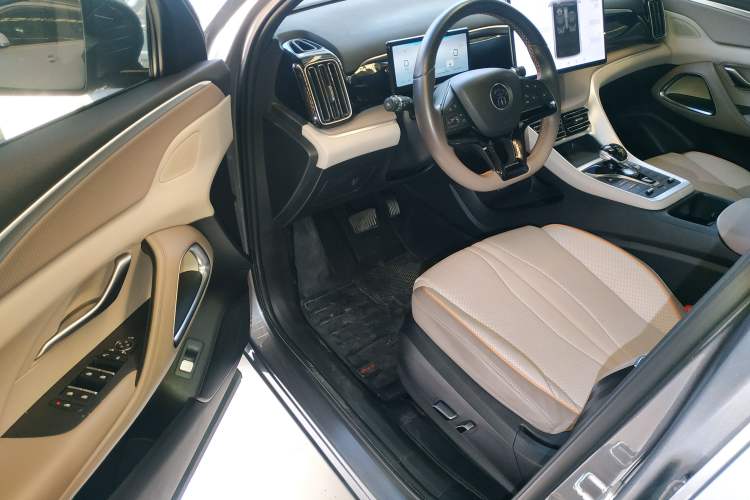Used BYD Song Pro New Energy 2024 HONOR Edition DM-i 110KM Excellence Model Driver Seat