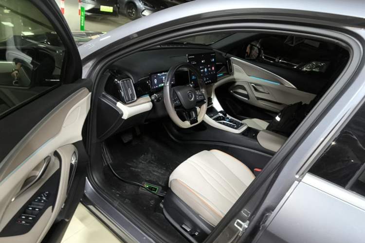Used BYD Song Pro New Energy 2024 HONOR Edition DM-i 110KM Excellence Model Driver Seat