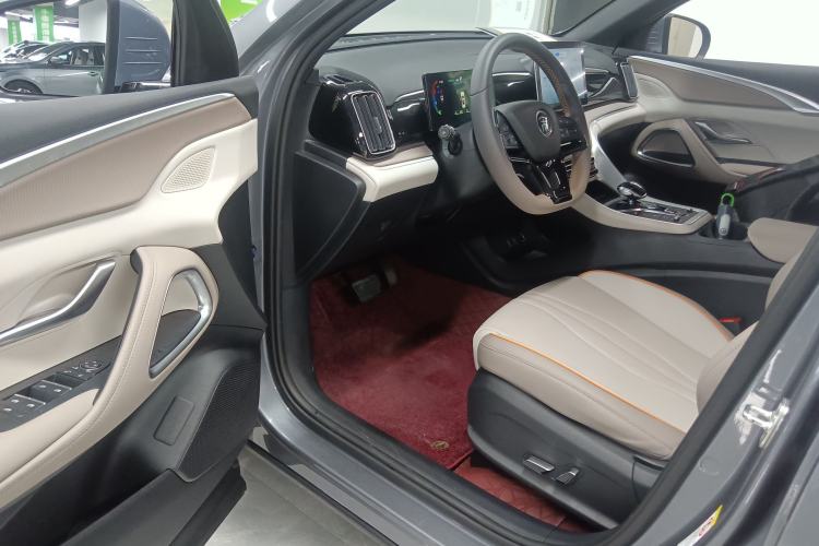 Used BYD Song Pro New Energy 2024 HONOR Edition DM-i 71KM Navigation Model Driver Seat