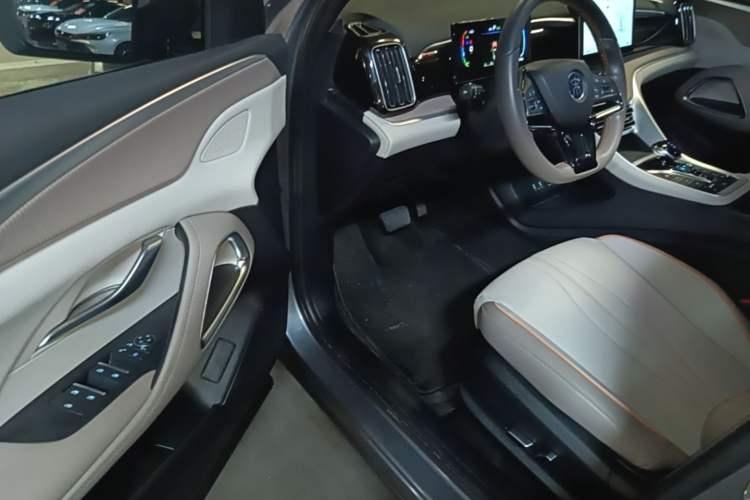 Used BYD Song Pro New Energy 2024 HONOR Edition DM-i 71KM Navigation Model Driver Seat