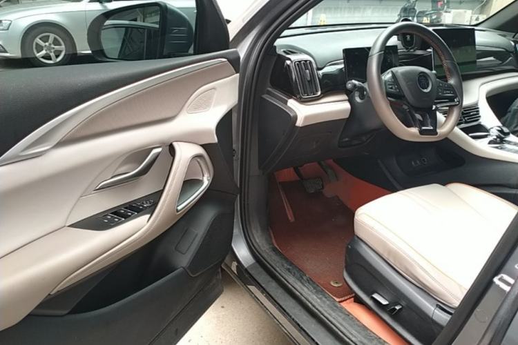 Used BYD Song Pro New Energy 2024 HONOR Edition DM-i 71KM Leading Model Driver Seat