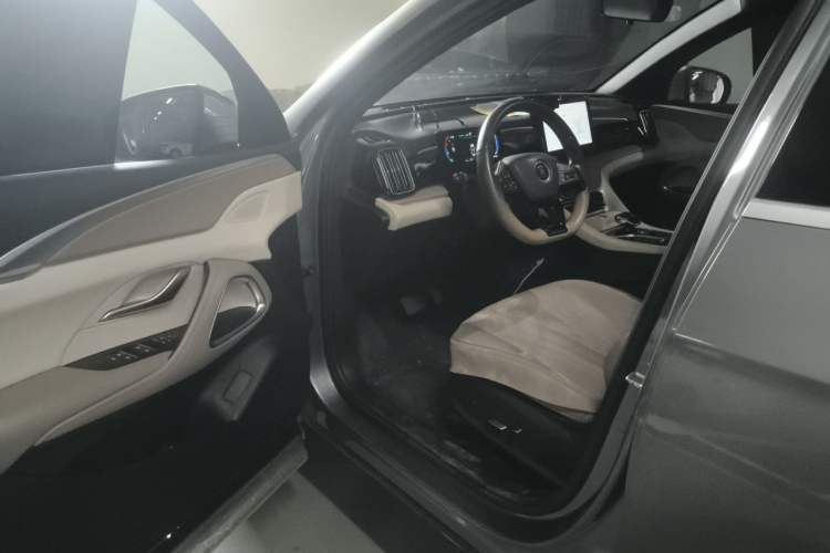 Used BYD Song Pro New Energy 2024 HONOR Edition DM-i 71KM Navigation Model Driver Seat