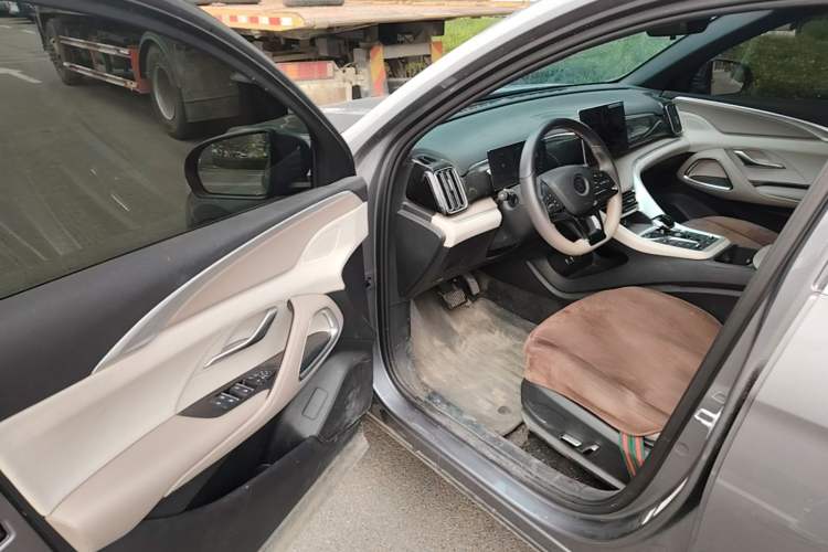 Used BYD Song Pro New Energy 2024 HONOR Edition DM-i 71KM Navigation Model Driver Seat