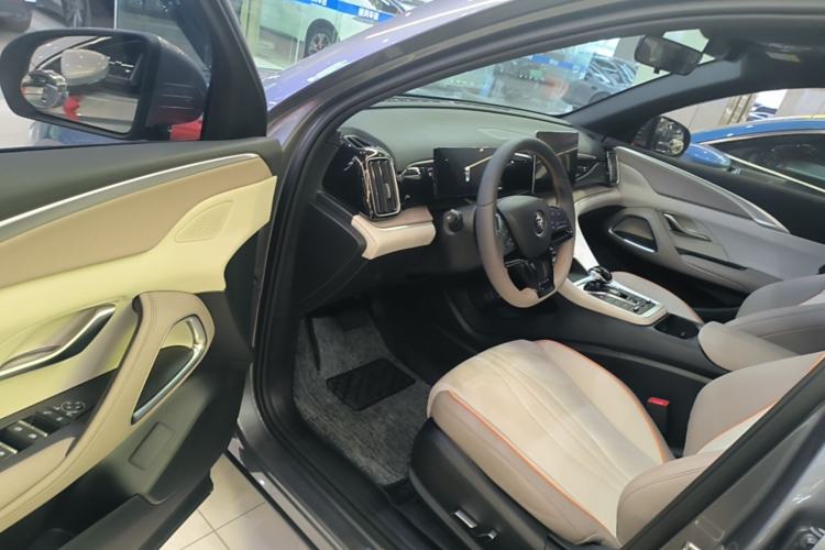 Used BYD Song Pro New Energy 2024 HONOR Edition DM-i 71KM Navigation Model Driver Seat