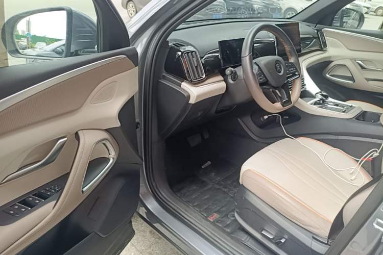 Used BYD Song Pro New Energy 2024 HONOR Edition DM-i 71KM Navigation Model Driver Seat