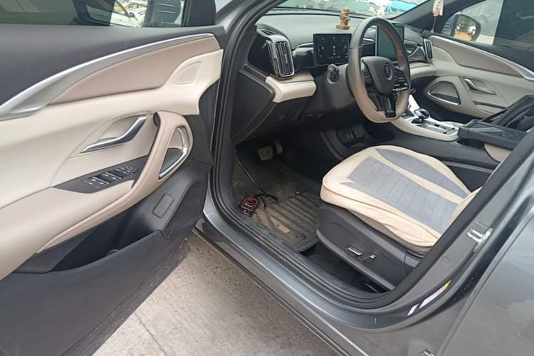 Used BYD Song Pro New Energy 2024 HONOR Edition DM-i 71KM Navigation Model Driver Seat