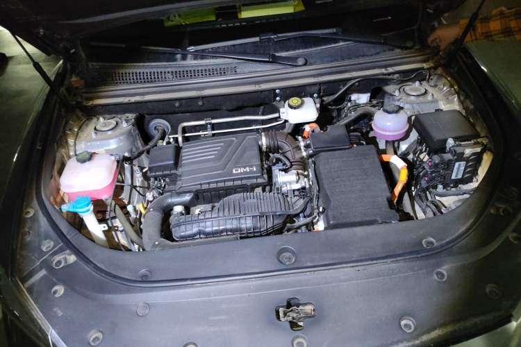 Used BYD Song Pro New Energy 2024 HONOR Edition DM-i 71KM Navigation Model Engine Bay