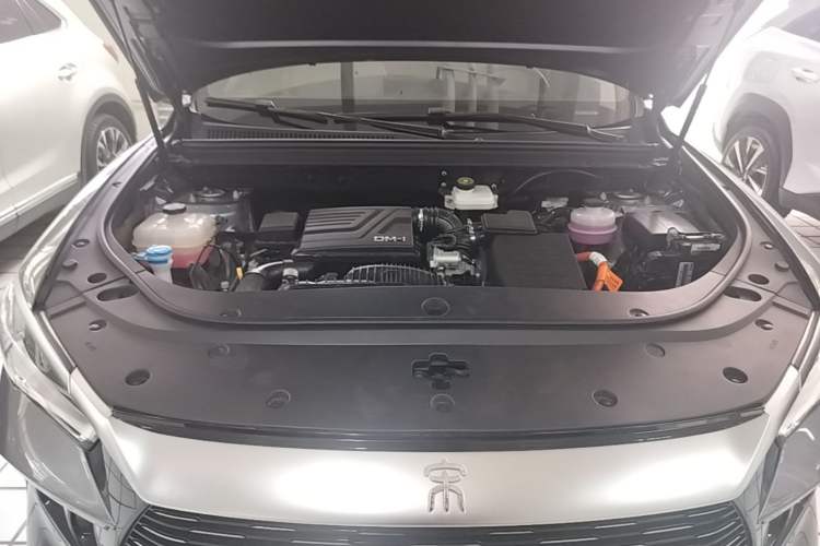 Used BYD Song Pro New Energy 2024 HONOR Edition DM-i 71KM Leading Model Engine Bay