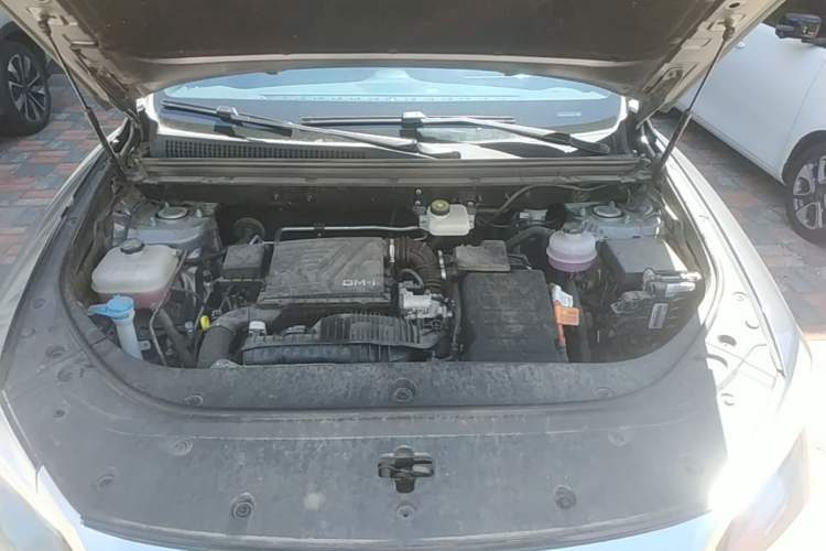 Used BYD Song Pro New Energy 2024 HONOR Edition DM-i 71KM Navigation Model Engine Bay