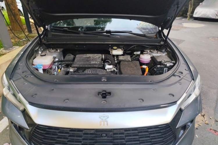 Used BYD Song Pro New Energy 2024 HONOR Edition DM-i 71KM Beyond Model Engine Bay