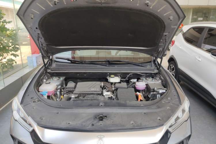 Used BYD Song Pro New Energy 2024 HONOR Edition DM-i 71KM Navigation Model Engine Bay
