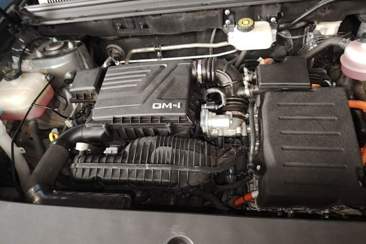 Used BYD Song Pro New Energy 2024 HONOR Edition DM-i 71KM Navigation Model Engine Bay