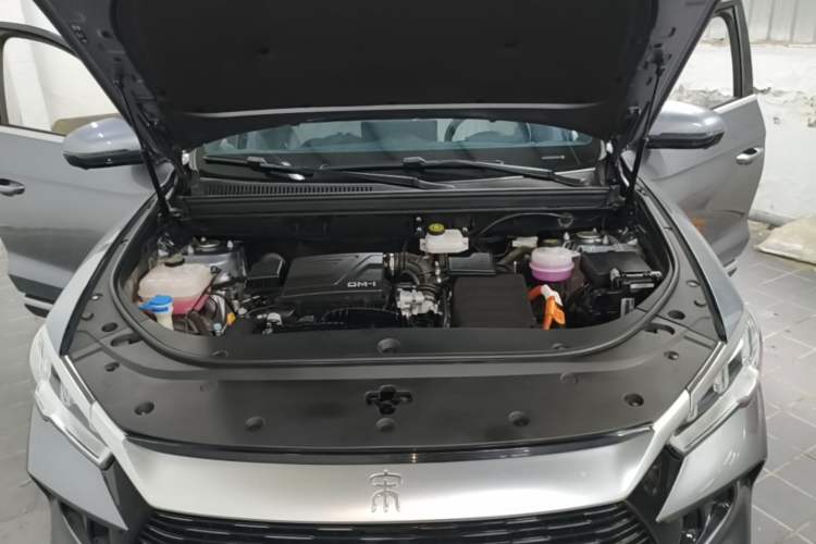 Used BYD Song Pro New Energy 2024 HONOR Edition DM-i 110KM Beyond Model Engine Bay