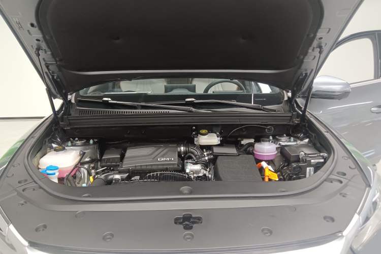 Used BYD Song Pro New Energy 2024 HONOR Edition DM-i 71KM Navigation Model Engine Bay