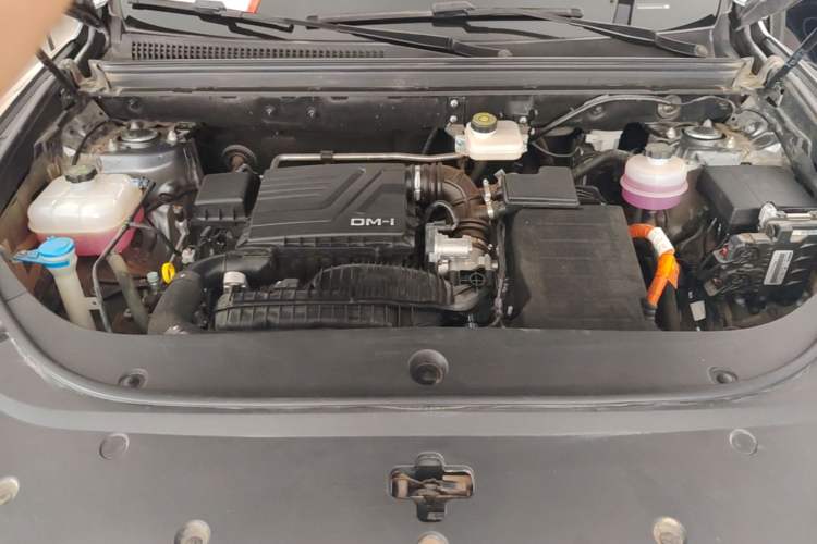 Used BYD Song Pro New Energy 2024 HONOR Edition DM-i 71KM Navigation Model Engine Bay