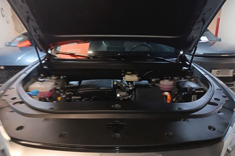 Used BYD Song Pro New Energy 2024 HONOR Edition DM-i 71KM Navigation Model Engine Bay