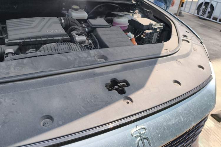Used BYD Song Pro New Energy 2024 HONOR Edition DM-i 110KM Beyond Model Engine Bay Left