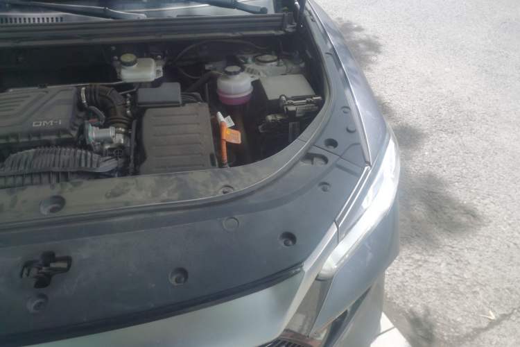 Used BYD Song Pro New Energy 2024 HONOR Edition DM-i 71KM Navigation Model Engine Bay Left