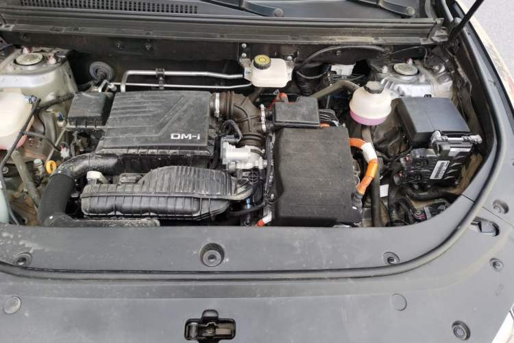 Used BYD Song Pro New Energy 2024 HONOR Edition DM-i 71KM Navigation Model Engine Bay Left