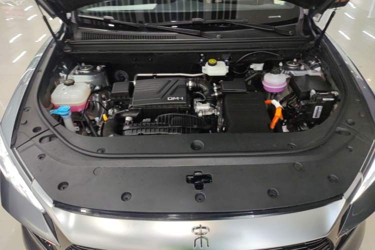 Used BYD Song Pro New Energy 2024 HONOR Edition DM-i 71KM Leading Model Engine Bay