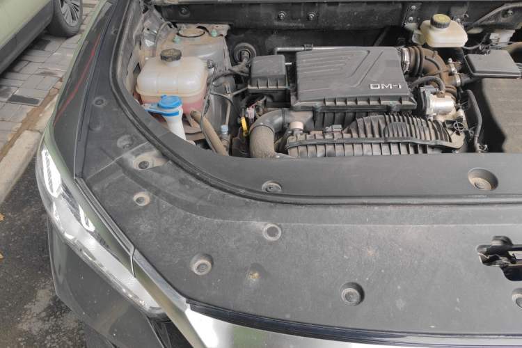 Used BYD Song Pro New Energy 2024 HONOR Edition DM-i 71KM Navigation Model Engine Bay Right