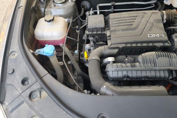 Used BYD Song Pro New Energy 2024 HONOR Edition DM-i 71KM Navigation Model Engine Bay Right