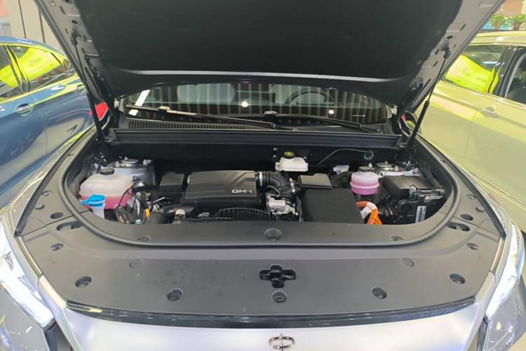 Used BYD Song Pro New Energy 2024 HONOR Edition DM-i 71KM Navigation Model Engine Bay