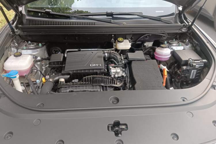 Used BYD Song Pro New Energy 2024 HONOR Edition DM-i 71KM Navigation Model Engine Bay